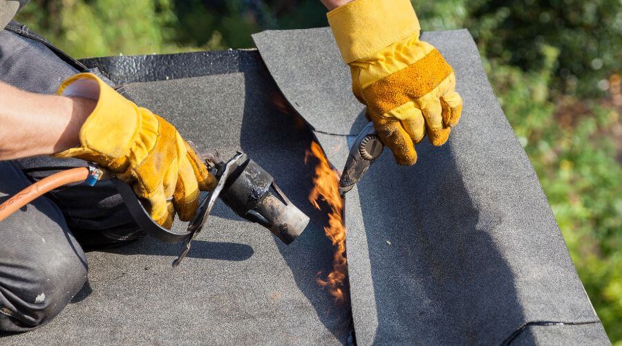 Expert Emergency Roof Repairs services in Chanute, KS